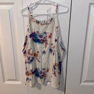 Mudd white and floral tank top. Size medium.
